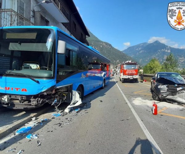 Auto contro pullman