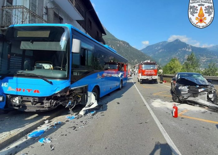 Auto contro pullman