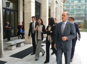Laura Boldrini accolta da Emily Rini e Augusto Rollandin