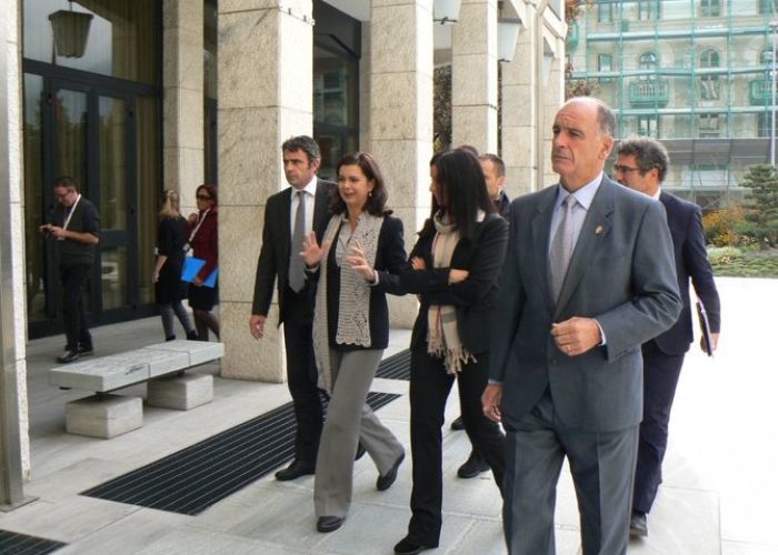 Laura Boldrini accolta da Emily Rini e Augusto Rollandin