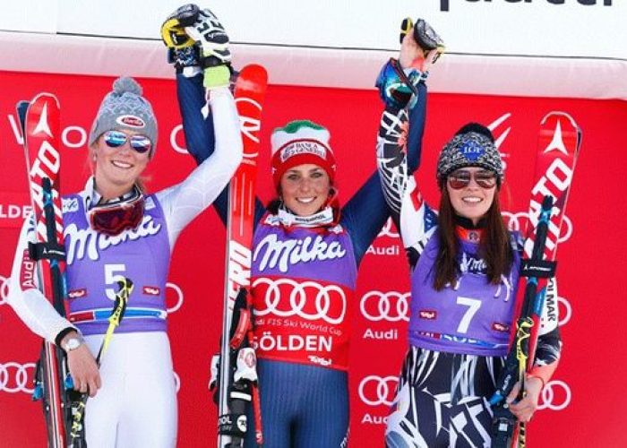 Federica Brignone sul gradino più alto del podio - Foto www.fisi.org