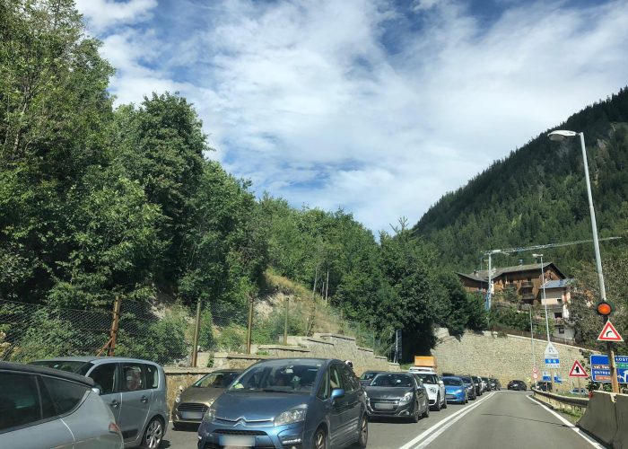 Le auto in attesa al Traforo del Monte Bianco