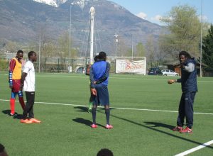Leonard Yombo e la squadra di calcio dei migranti