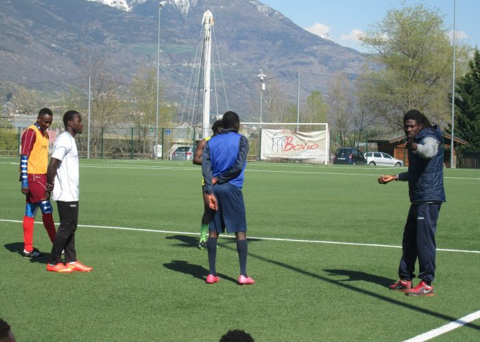 Leonard Yombo e la squadra di calcio dei migranti