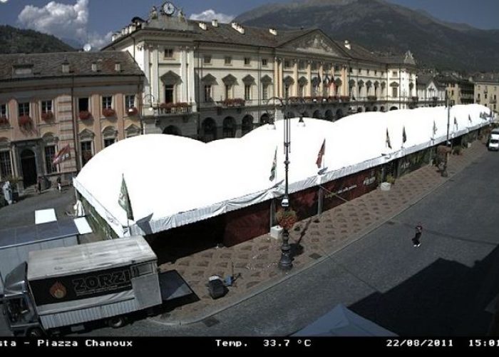 Il termometro ha segnato 34 gradi alle ore 15 in Piazza Chanoux