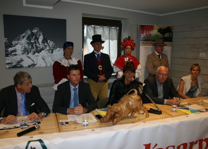 Da sinistra: Walter Galli, Luca Ferrari, Deborah Camaschella, Renzo Testolin e Jeannette Bondaz