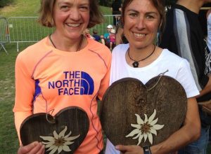 Francesca Canepa con Lizzy Hawker