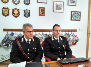 Da sx: il maresciallo Olivieri e il tenente Mossucca.