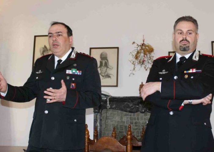 Il Comandante dei Carabinieri della Valle d'Aosta, tenente colonnello Guido Di Vita  (sx) e il Comandante dei Carabinieri di Pont-Saint-Martin, Maurizio Pinardi