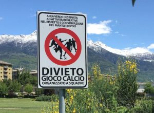 Cartello all'area verde di fronte al Tesolin