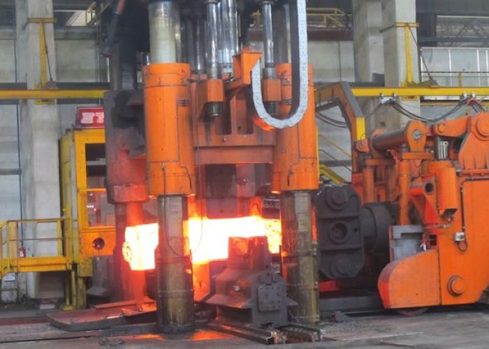 Pressa alla Cogne acciai speciali