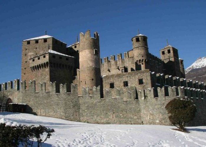 Castello di Fénis - veduta invernale