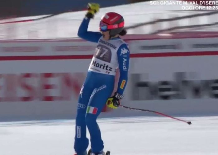 Federica Brignone soddisfatta al traguardo del superG di Sankt Moritz