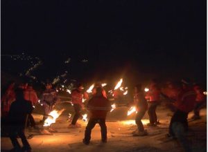 Fiaccolata sulla neve