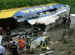Il tir che trasportava i cavalli nell'incidente a Hone