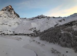 Un'immagine di Cervinia scattata stamane dall'elicottero "Airgreen".