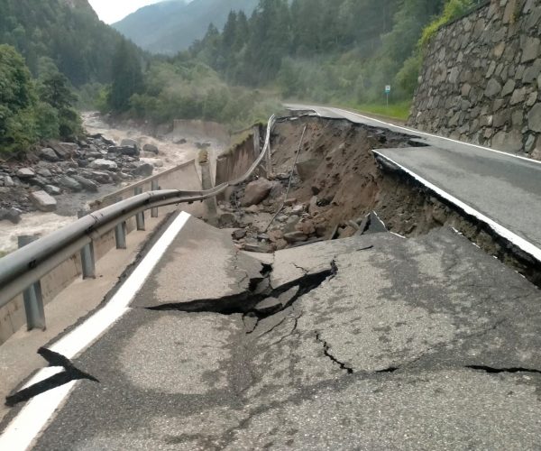 La strada regionale per Cogne in frazione Epinel
