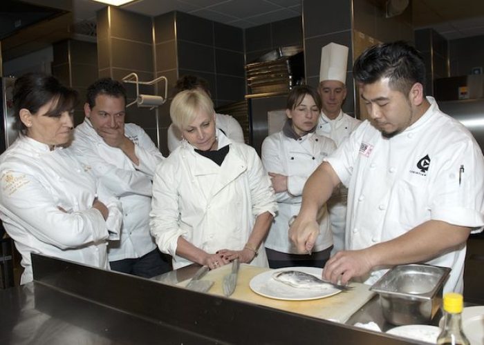 Lo chef Christian Yang con i cuochi valdostani