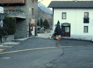 La strettoia del bar Des Alpes