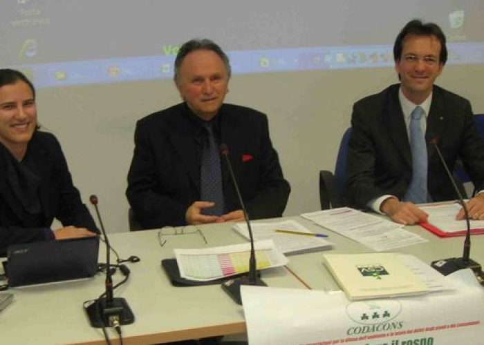 Al centro Gianpiero Marovino - Presidente del Codacons