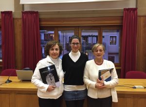 Da sinistra a destra: Giuliana Gabriella Corea, terza classificata, residente a Roma - Eleonora Trento, Assessore alla Cultura del Comune di Cogne e Presidente della Biblioteca Comunale - Ornella Grazio, prima classificata, residente a Cigliano (VC)