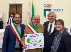Bandito e Parasacco con la targa di "Comunità Europea dello Sport 2021"