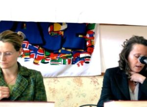 Paola Vacchina e Anna Ferrara al tavolo della presidenza