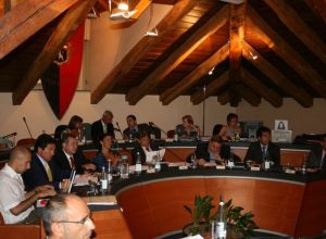 Il banco della giunta al Consiglio comunale