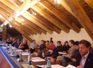 Gli alunni delle scuole medie tra i banchi dei consiglieri