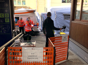 I controlli della temperatura corporea all'ingresso del Parini