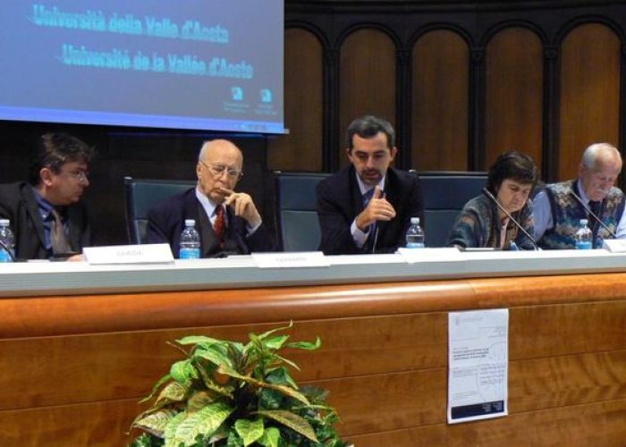 La tavola dei relatori dell'incontro