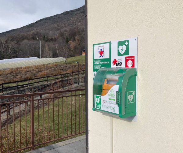 Il defibrillatore installato alla Fondazione Ollignan