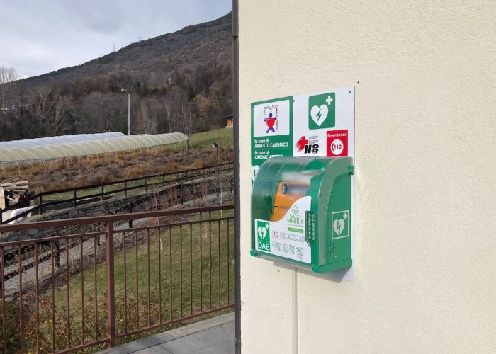 Il defibrillatore installato alla Fondazione Ollignan