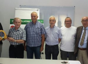 Consegna del defibrillatore da parte di Confartigianato