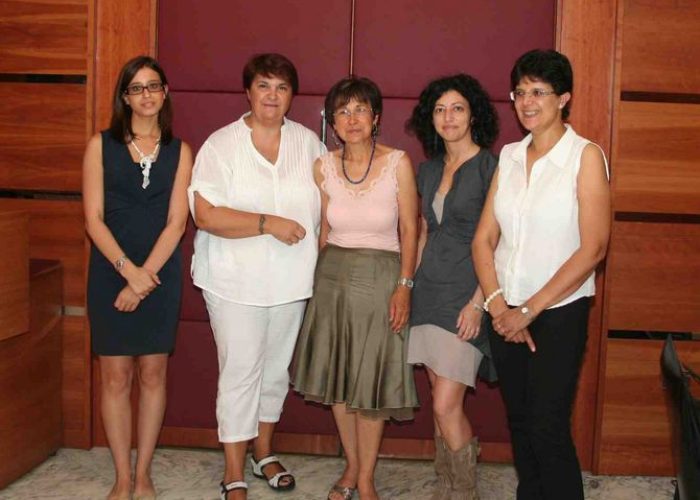 Luciana Blanc Perotto (al centro) e le altre componenti dell'esecutivo della Consulta pari opportunità