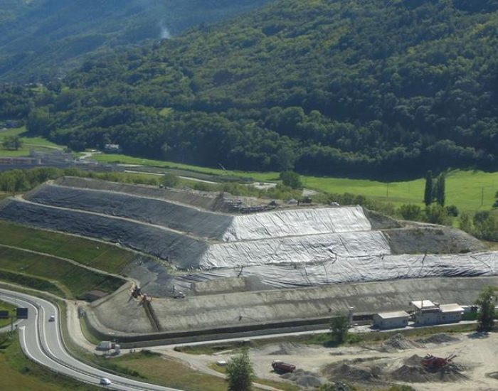 La discarica di Brissogne vista dall'alto