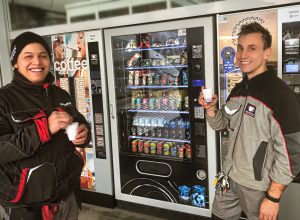 Operatori e distributore automatico Valmatic.