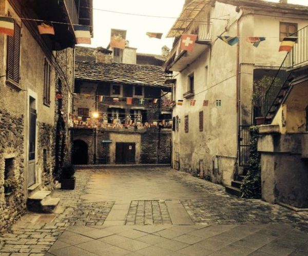 Il borgo di Donnas (foto di F. Marra)