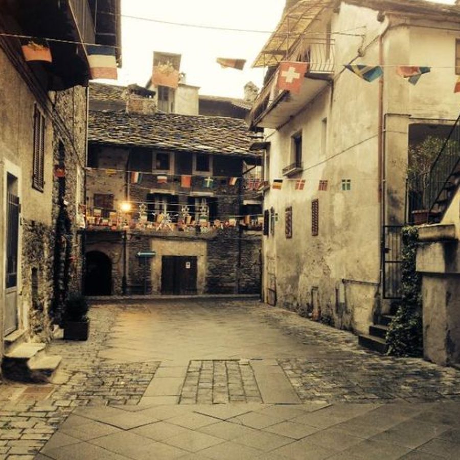 Il borgo di Donnas (foto di F. Marra)