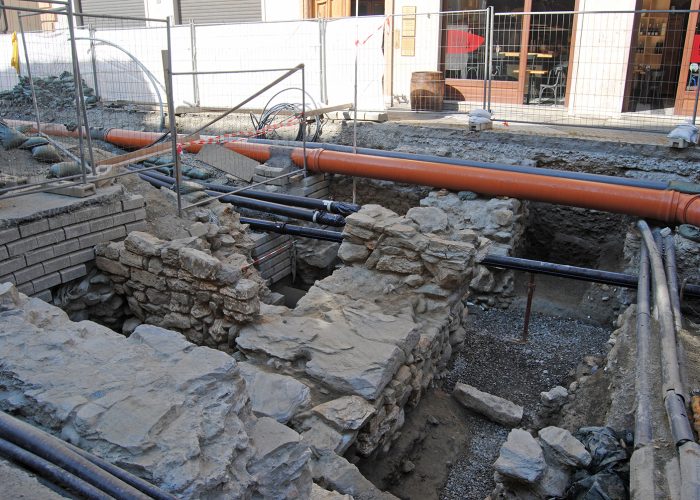 Gli scavi in piazza Roncas con la Porta Principalis Sinistra