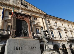 Il monumento al Soldato valdostano di piazza Chanoux