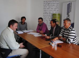 Il Sindaco Centoz consegna al CELVA l'atto di individuazione del Segretario di Aosta