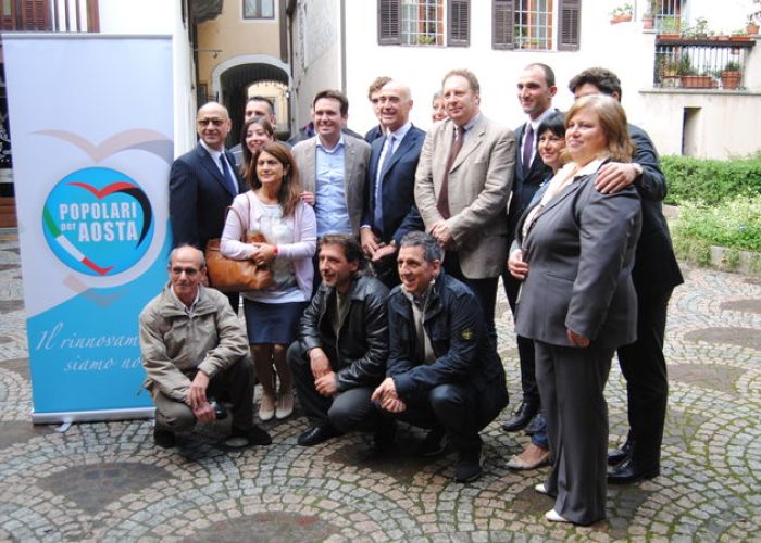 I candidati dei Popolari per Aosta con Alessandro Cattaneo di Forza Italia
