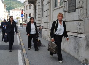 Donatella D'Anna all'arrivo in Tribunale