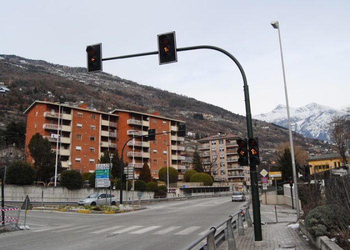 Il semaforo guasto di via Parigi
