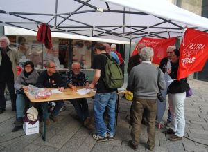 Raccolta firme per la lista 'L'Altra Europa con Tsipras'