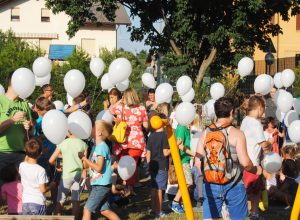 I palloncini in cielo per ricordare Mosshin Ezzemal