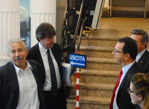 Gli imputati di Stella Alpina Dario Comé, André Lanièce e Marco Viérin con l'avvocato Marchesini