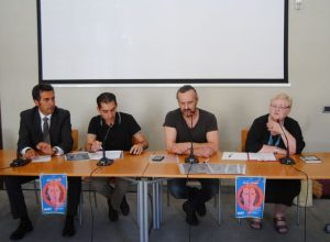 La presentazione della mostra "Svela l'artista"