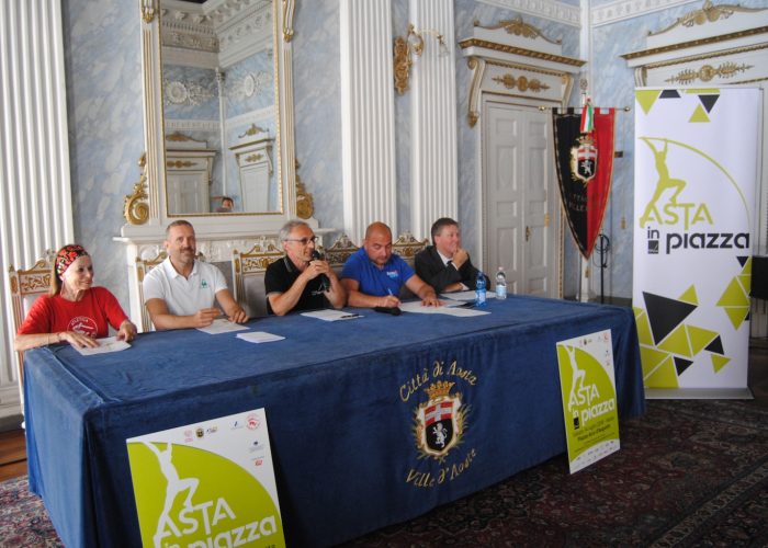 La presentazione di Asta in piazza